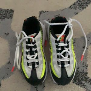 Boys Nike Air Max Shoes. Size 11C.
